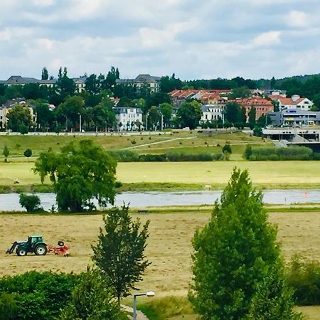 Panoramablick Auf Elbe Und Schloesser Dresden Exterior foto