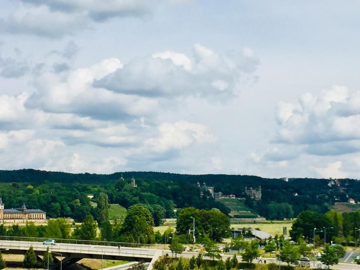 Panoramablick Auf Elbe Und Schloesser Dresden Exterior foto